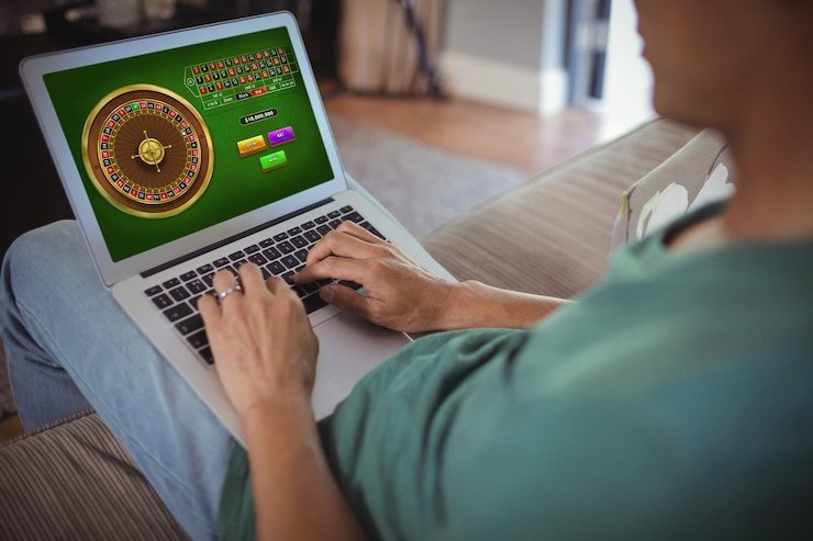 Beragam jenis permainan seperti sepak bola, badminton, dan casino online tersedia dalam satu platform akses cepat